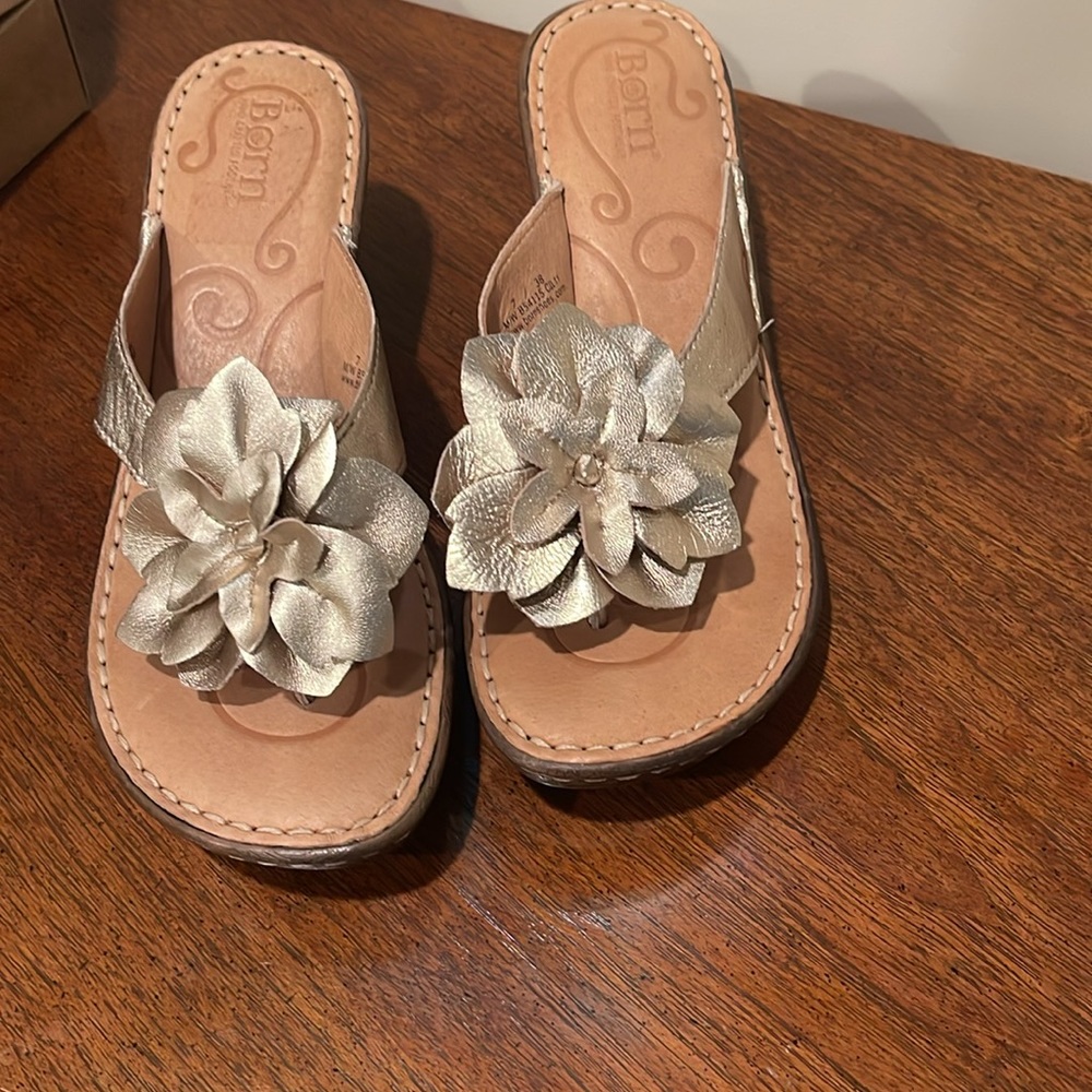 Born NIB Sandals size 7M/W Radiance